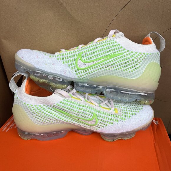 NEW Nike Air VaporMax 2021 Flyknit FD0871-100 Green “Feel Love” Women Size 7 - Picture 2 of 5